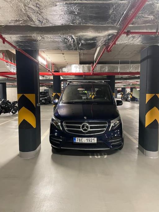 Karel With Garage Parking Praha
