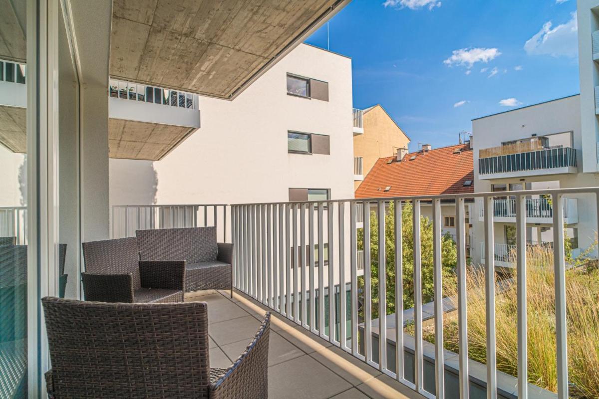 Karel With Garage Parking Apartament Praga